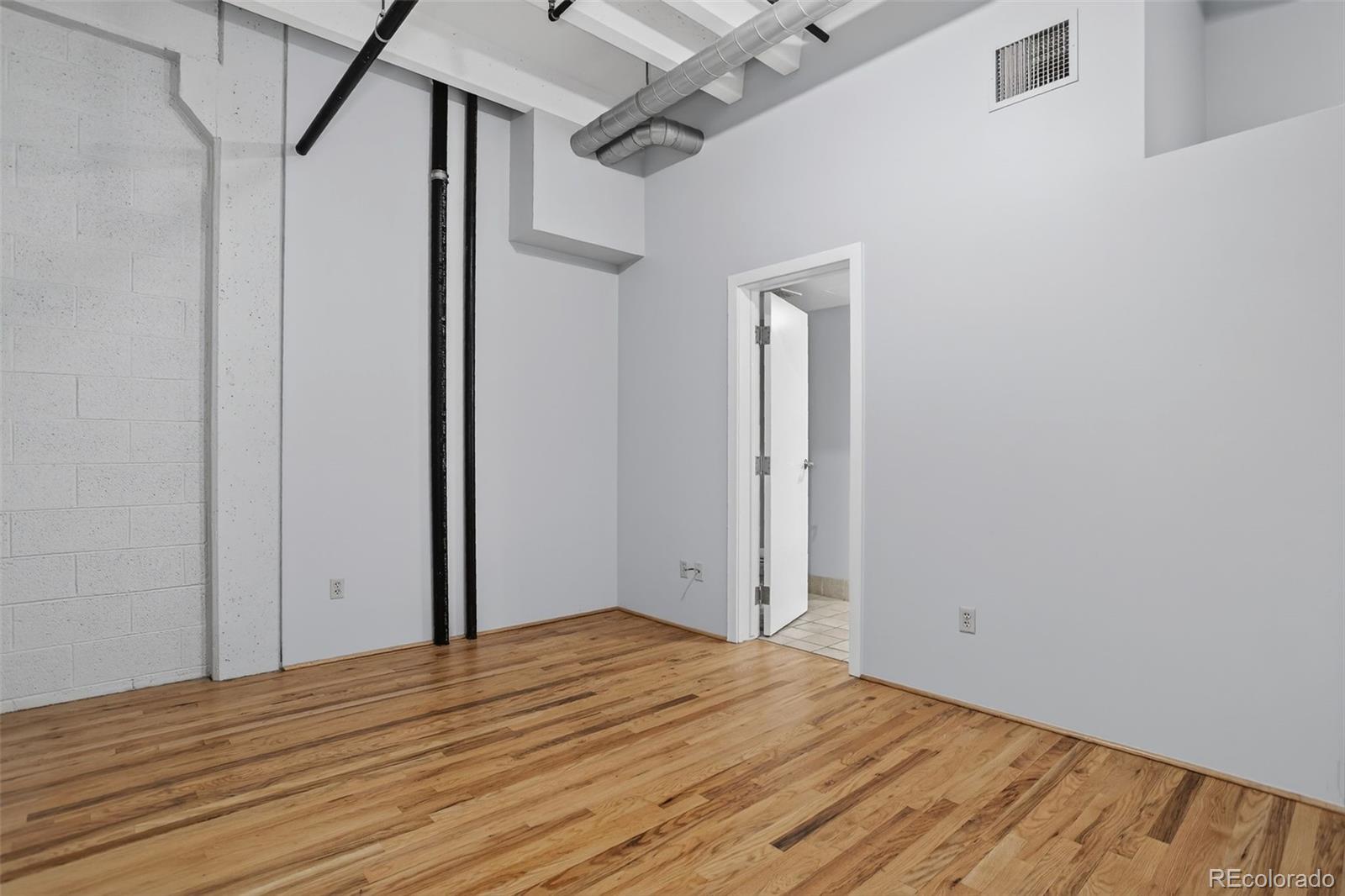 1800 Lawrence Street Unit: 207