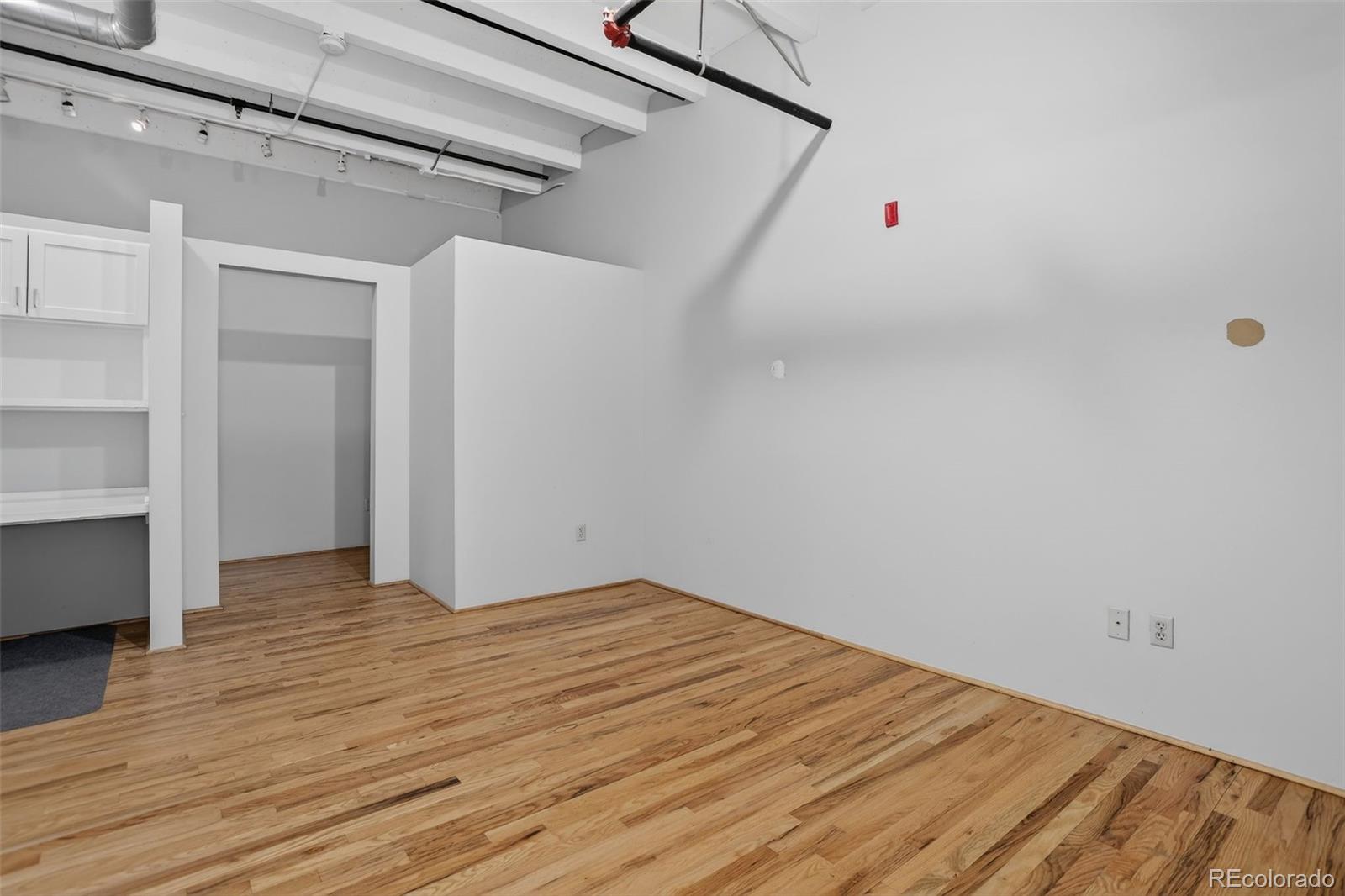 1800 Lawrence Street Unit: 207