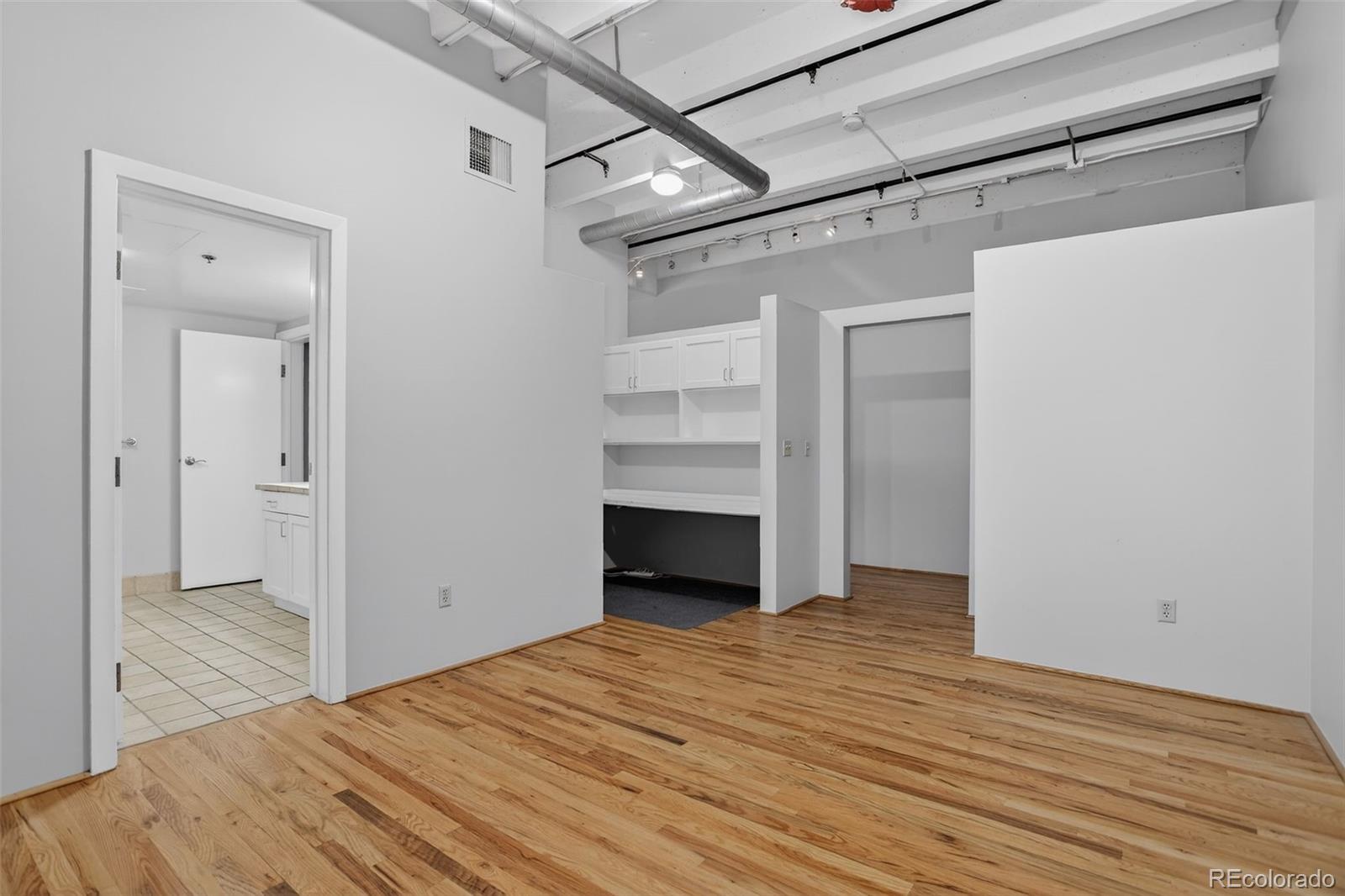 1800 Lawrence Street Unit: 207