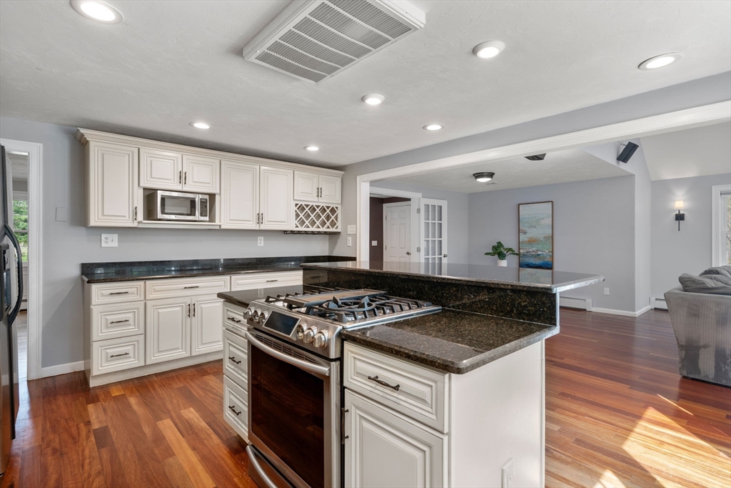 27 Middle Rd