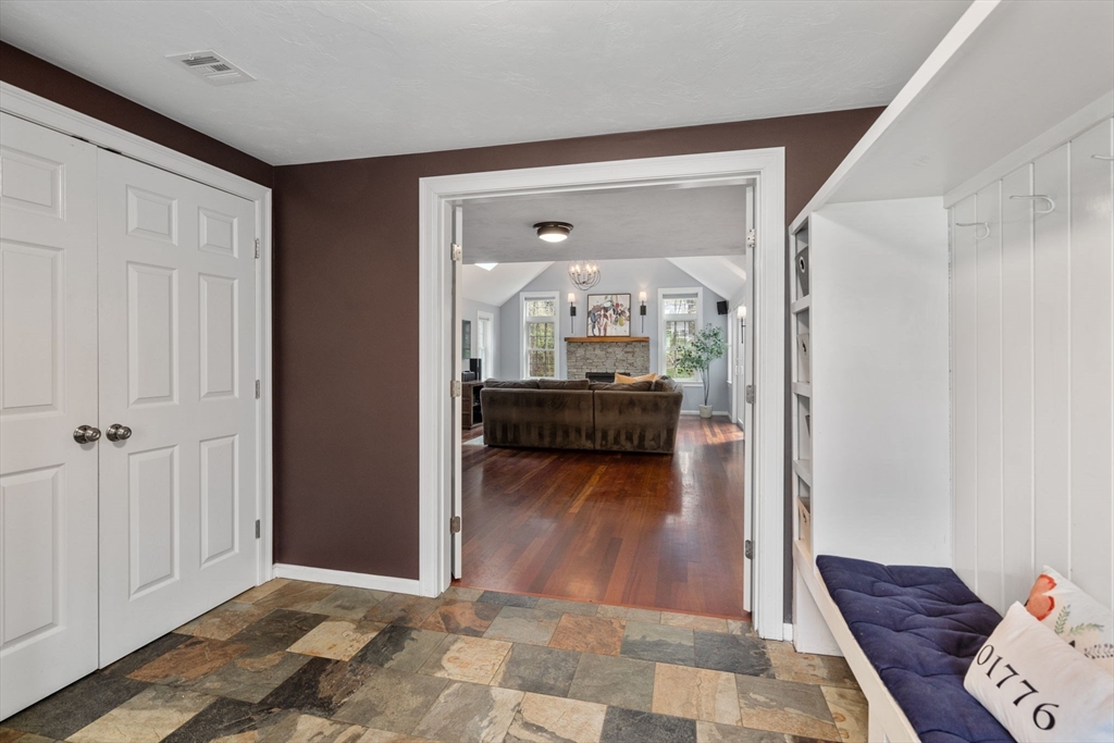 27 Middle Rd