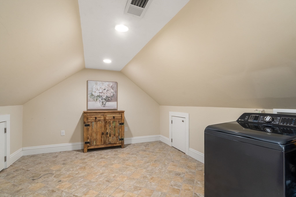 377 Lincoln Rd