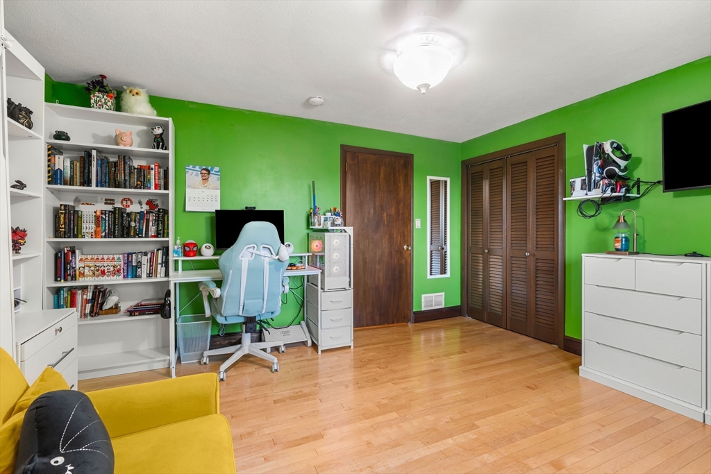 12 Howard Rd