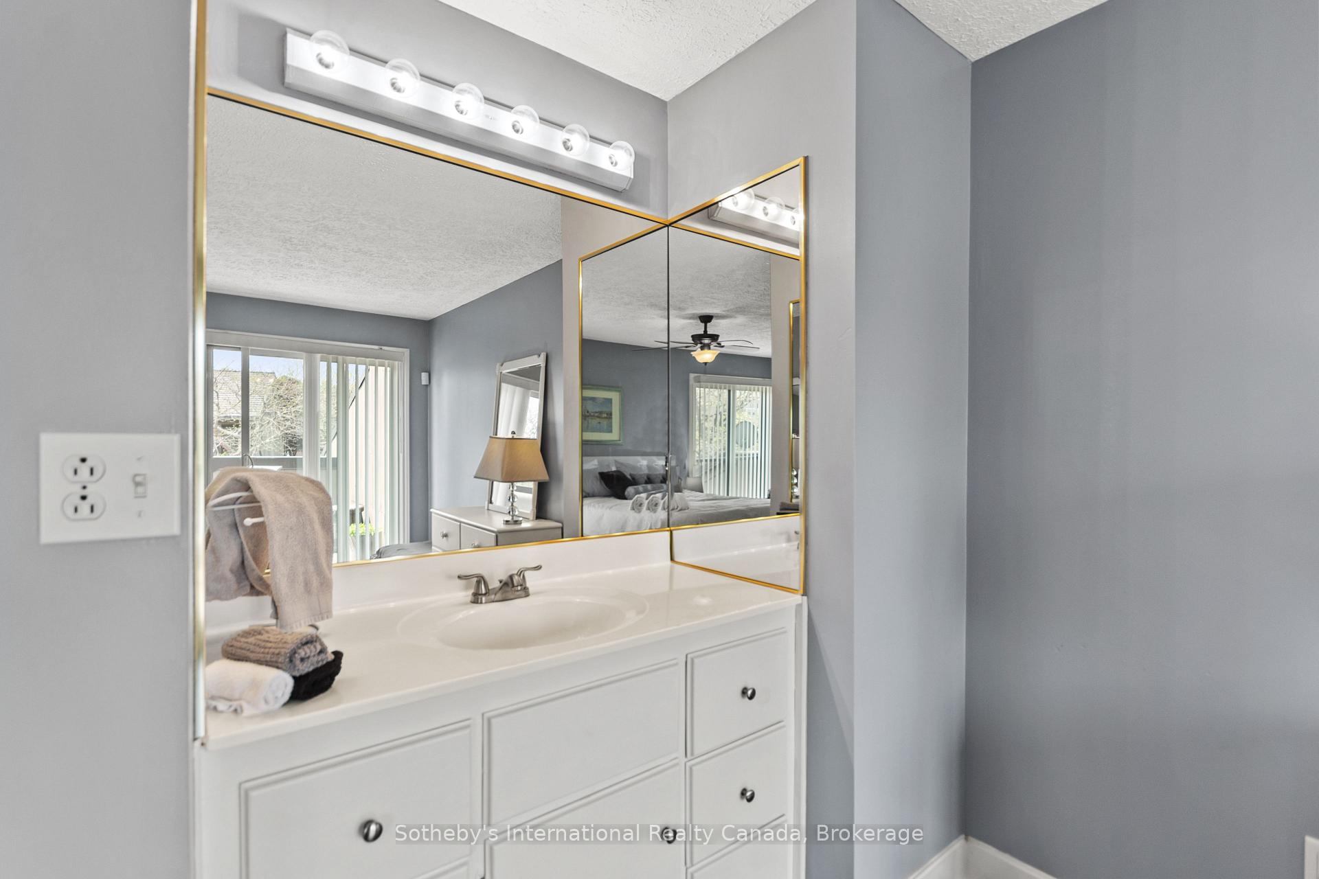 8 Beck Blvd #10, Penetanguishene