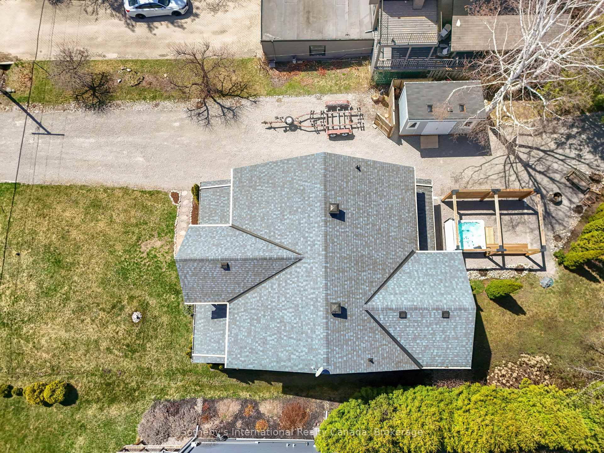 604 CHAMPLAIN Road