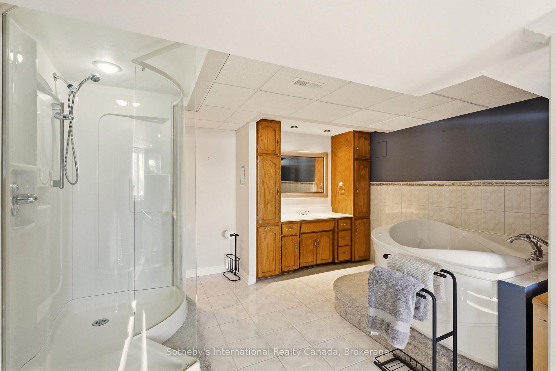 126 CHAPMAN Drive S