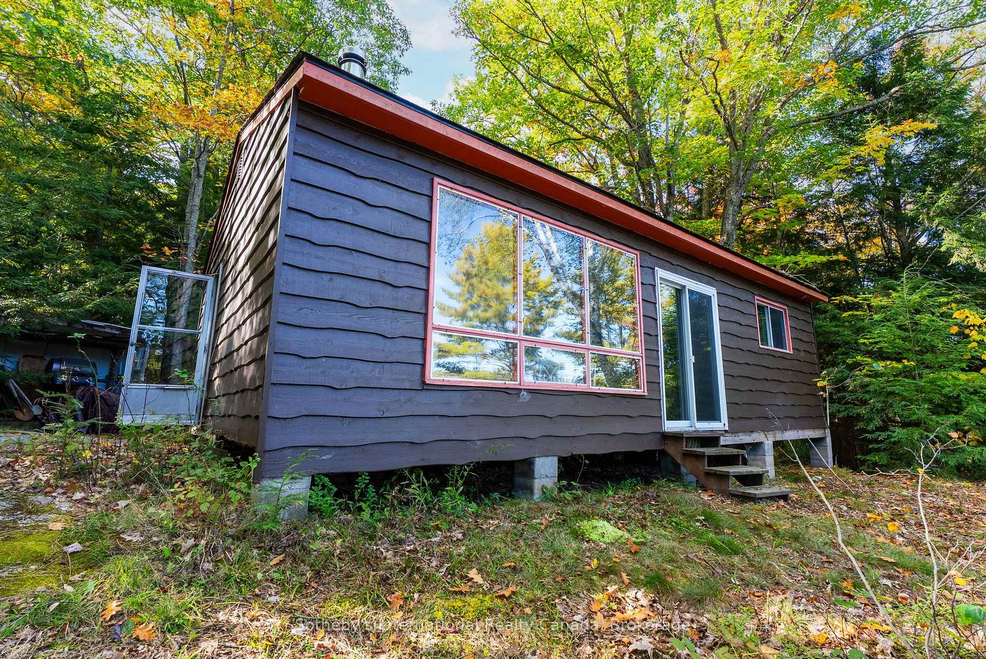 110 Carling Bay Road W