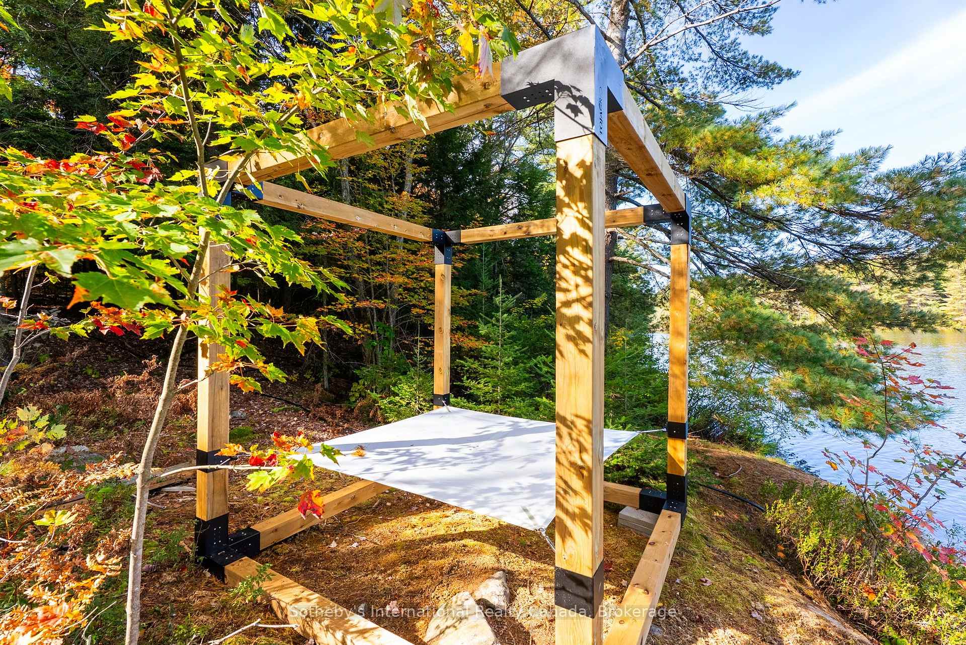 110 Carling Bay Road W