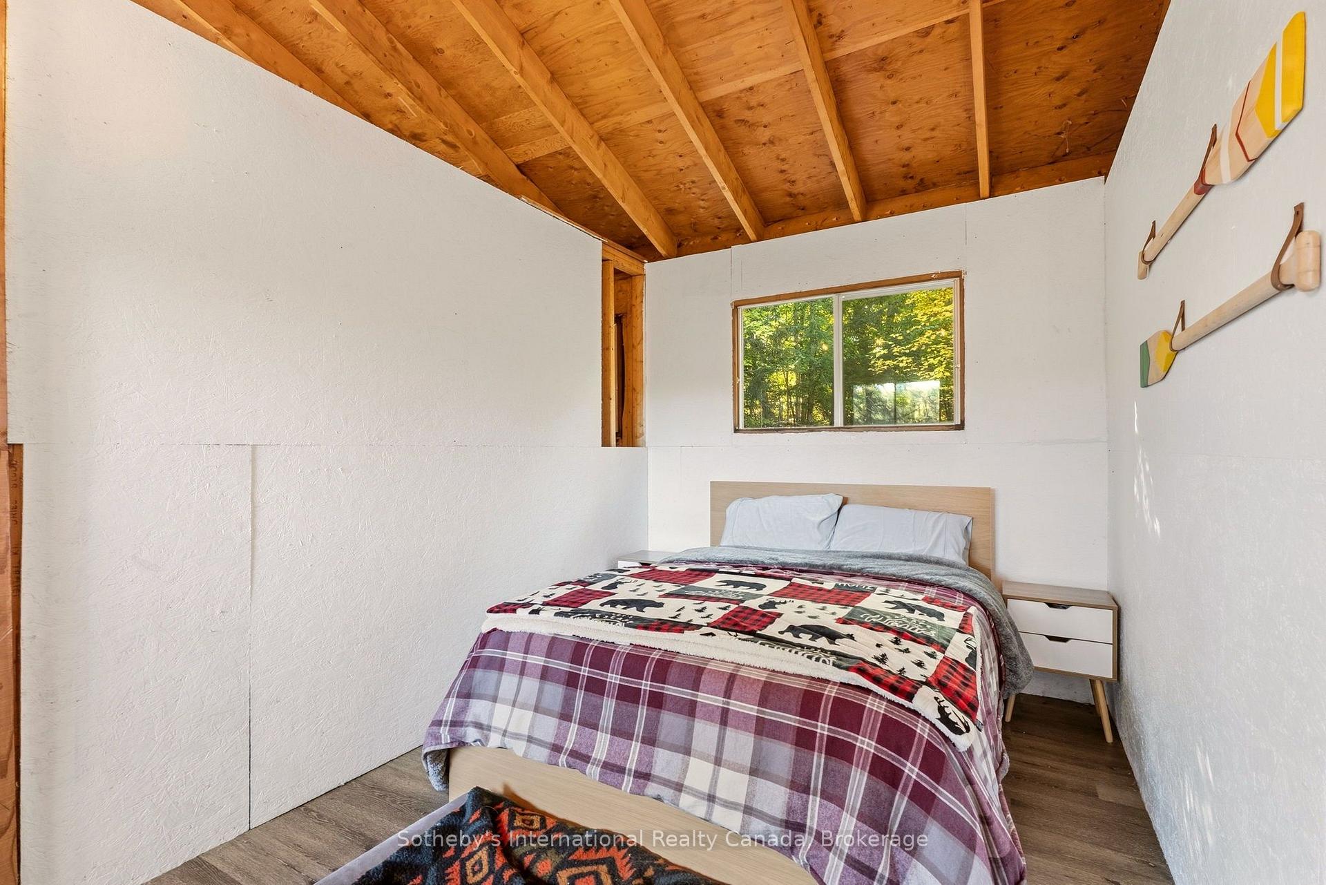 110 Carling Bay Road W