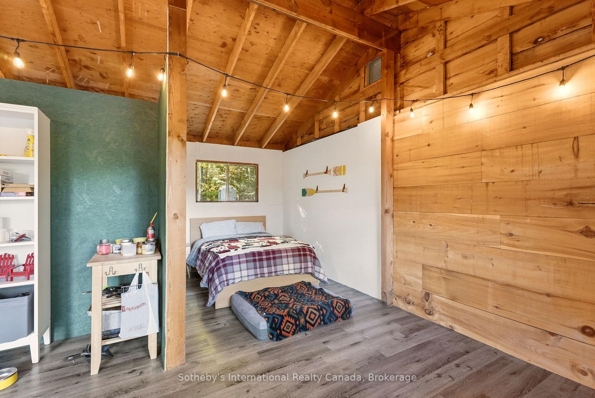 110 Carling Bay Road W