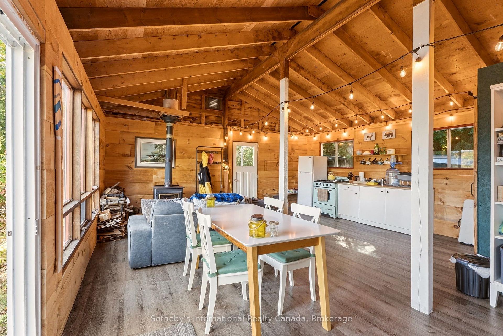 110 Carling Bay Road W