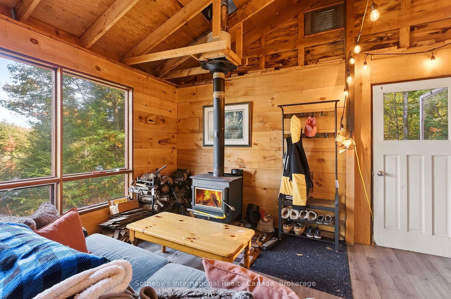 110 Carling Bay Road W