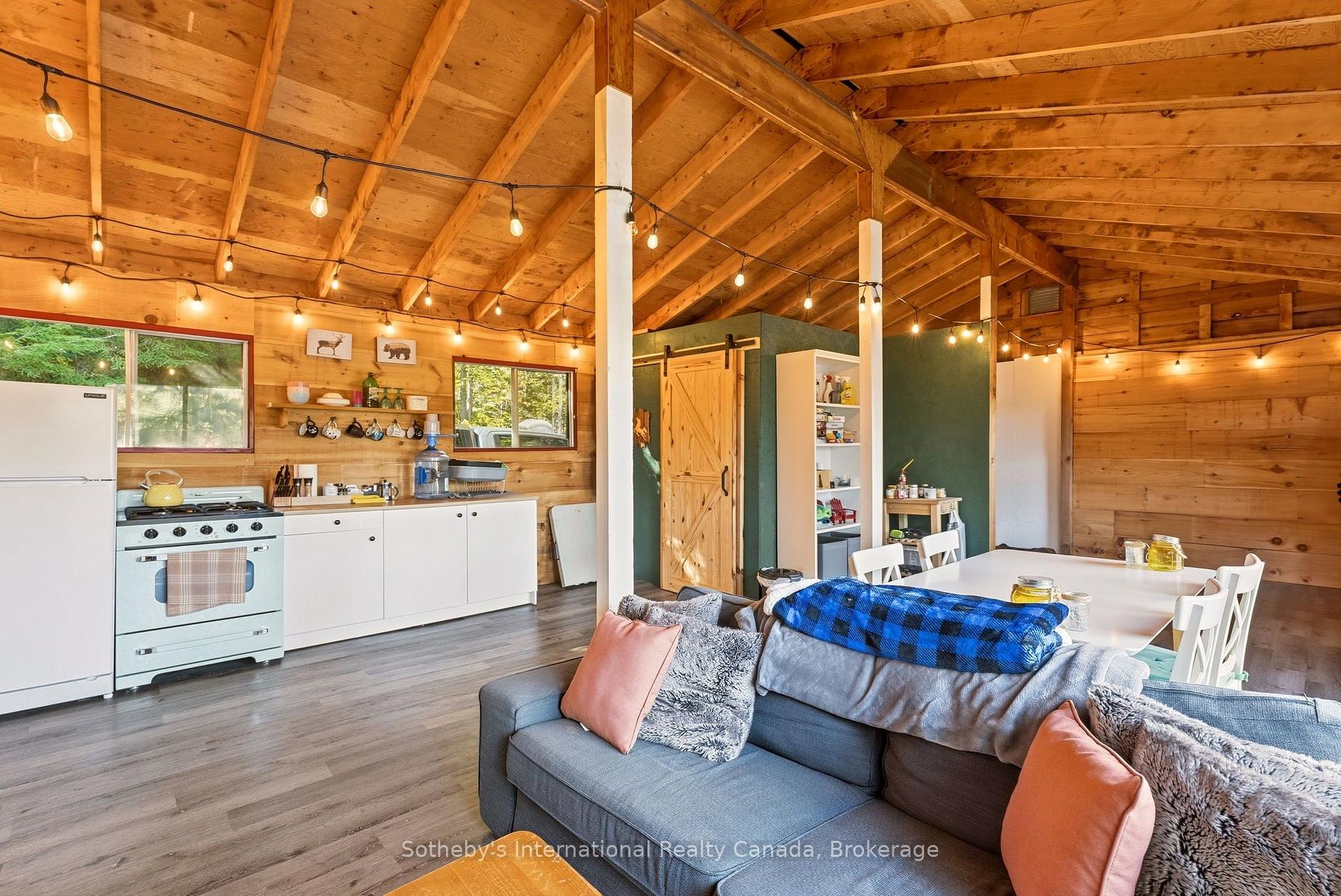 110 Carling Bay Road W