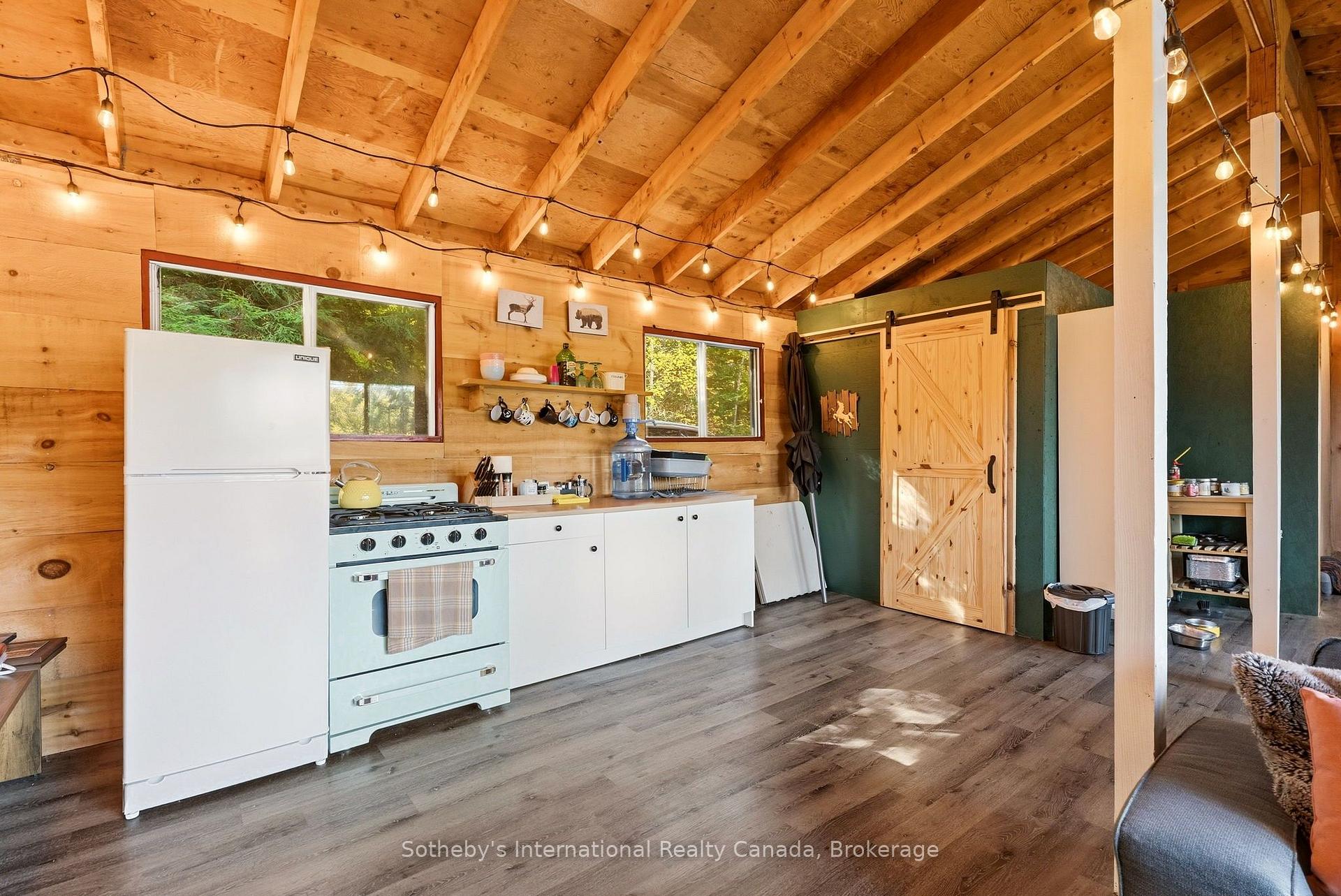 110 Carling Bay Road W