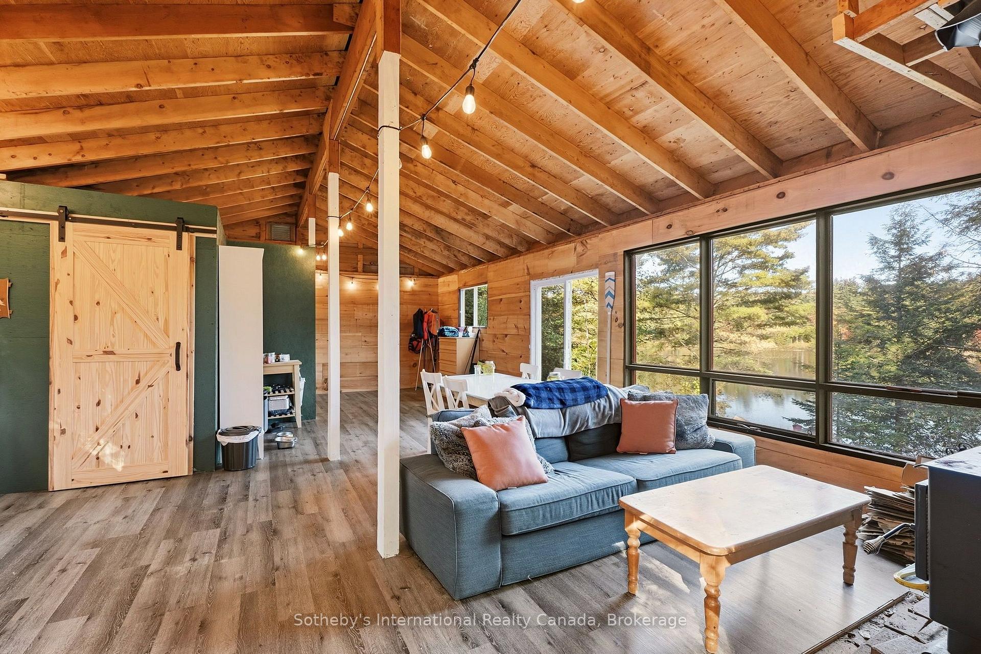 110 Carling Bay Road W