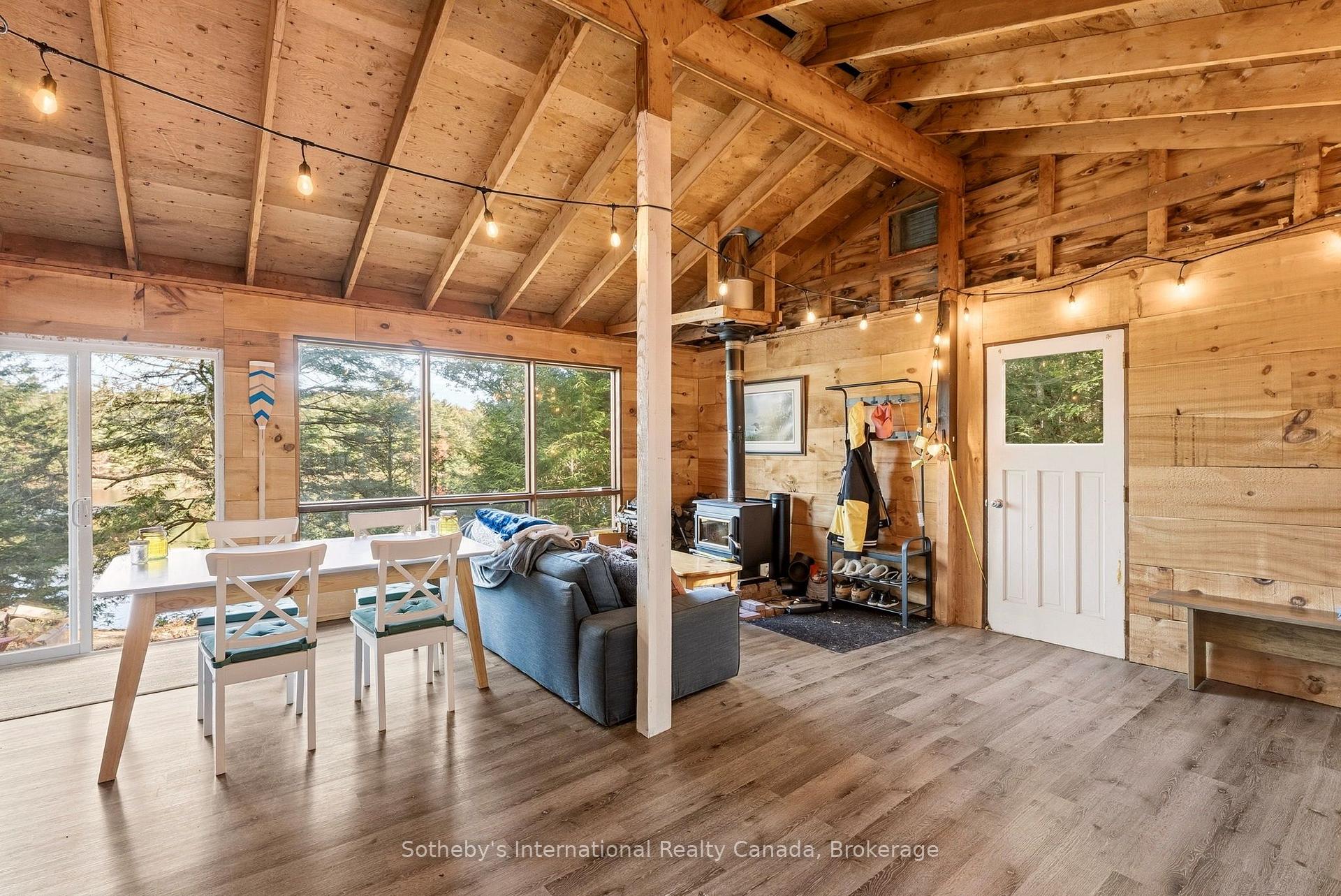 110 Carling Bay Road W