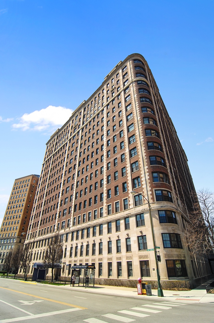3750 N Lake Shore Drive Unit: 2F