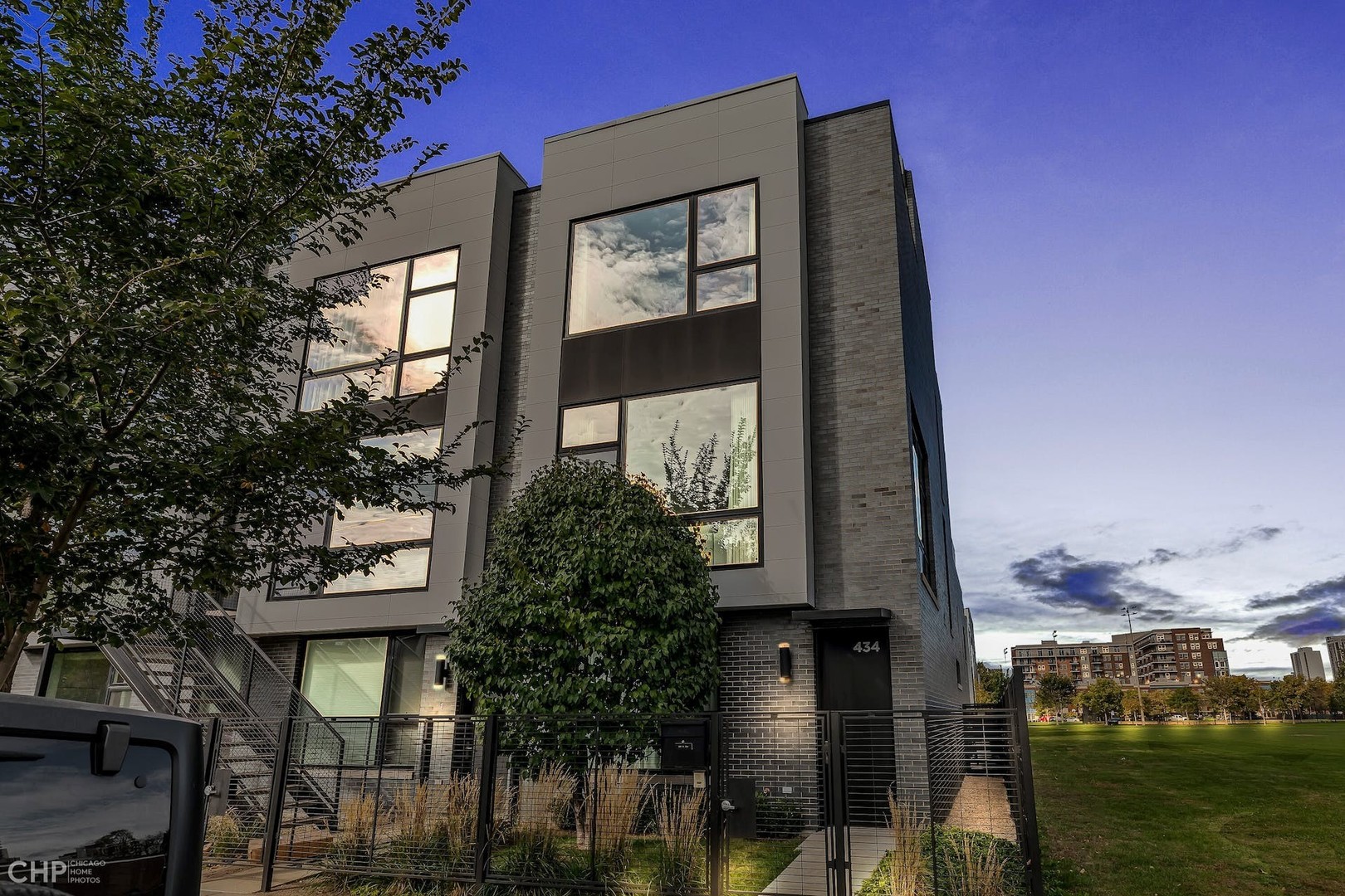 434 W Oak Street