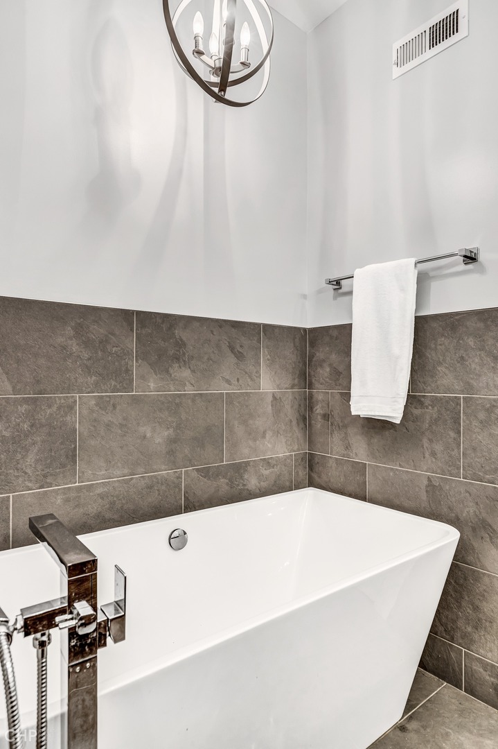 826 N Marshfield Avenue Unit: 1N