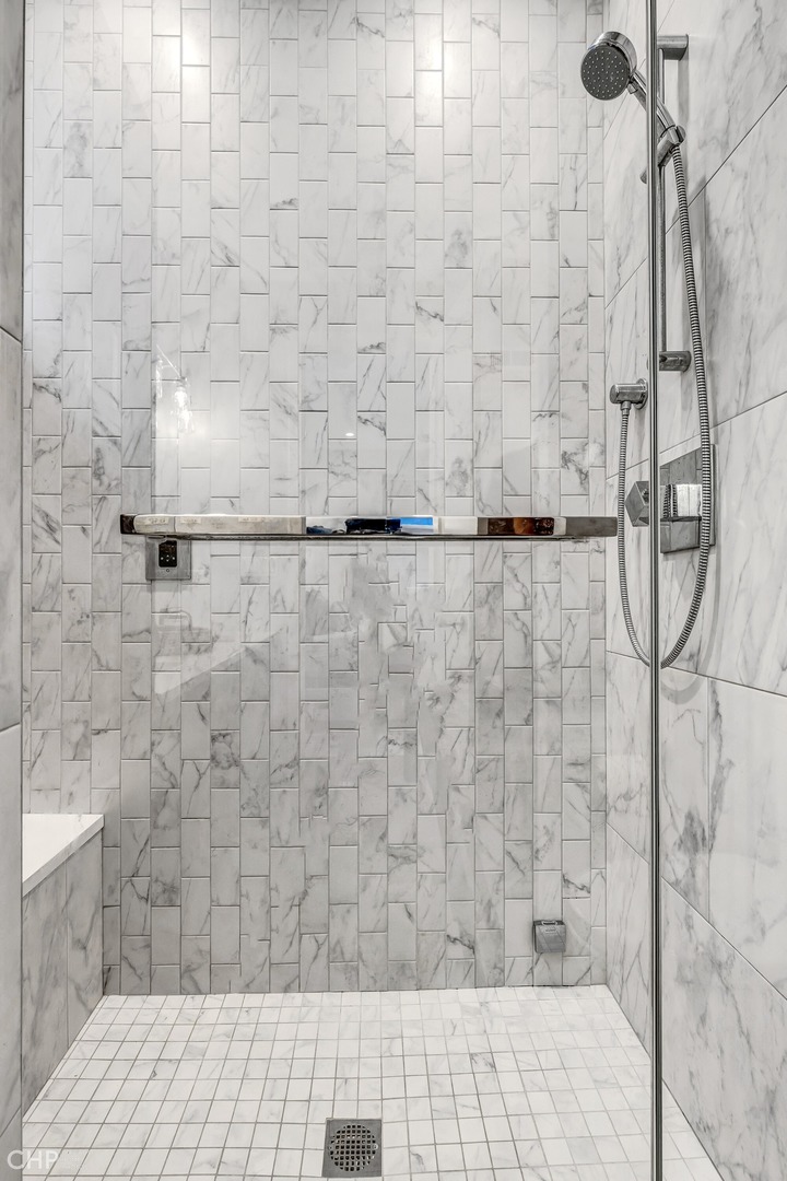 826 N Marshfield Avenue Unit: 1N