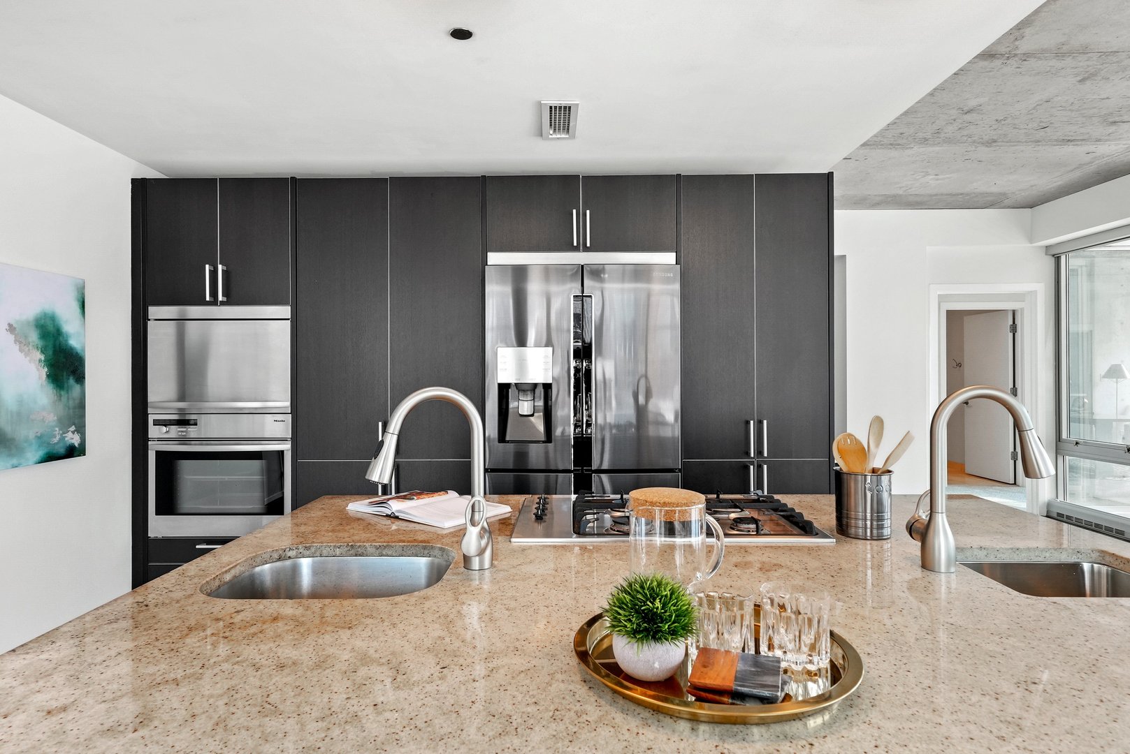 201 W Grand Avenue Unit: 802