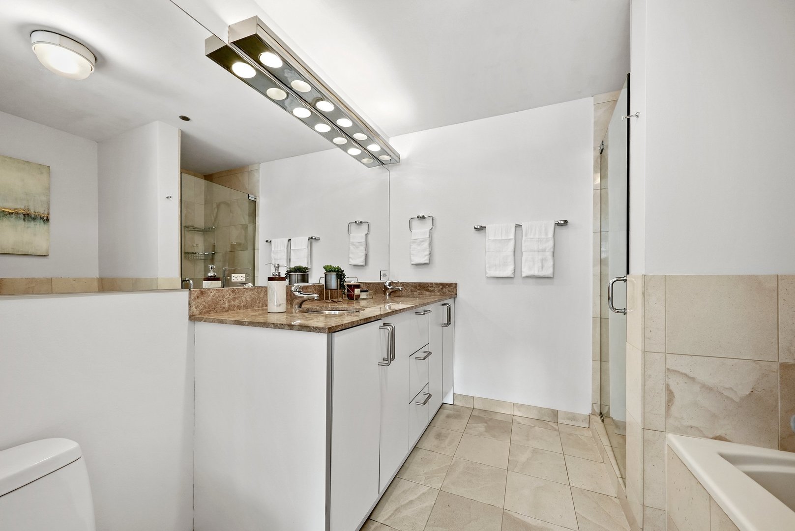 201 W Grand Avenue Unit: 802