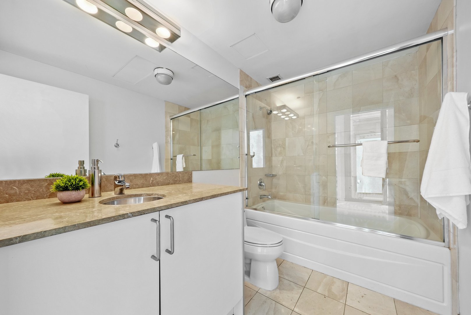 201 W Grand Avenue Unit: 802