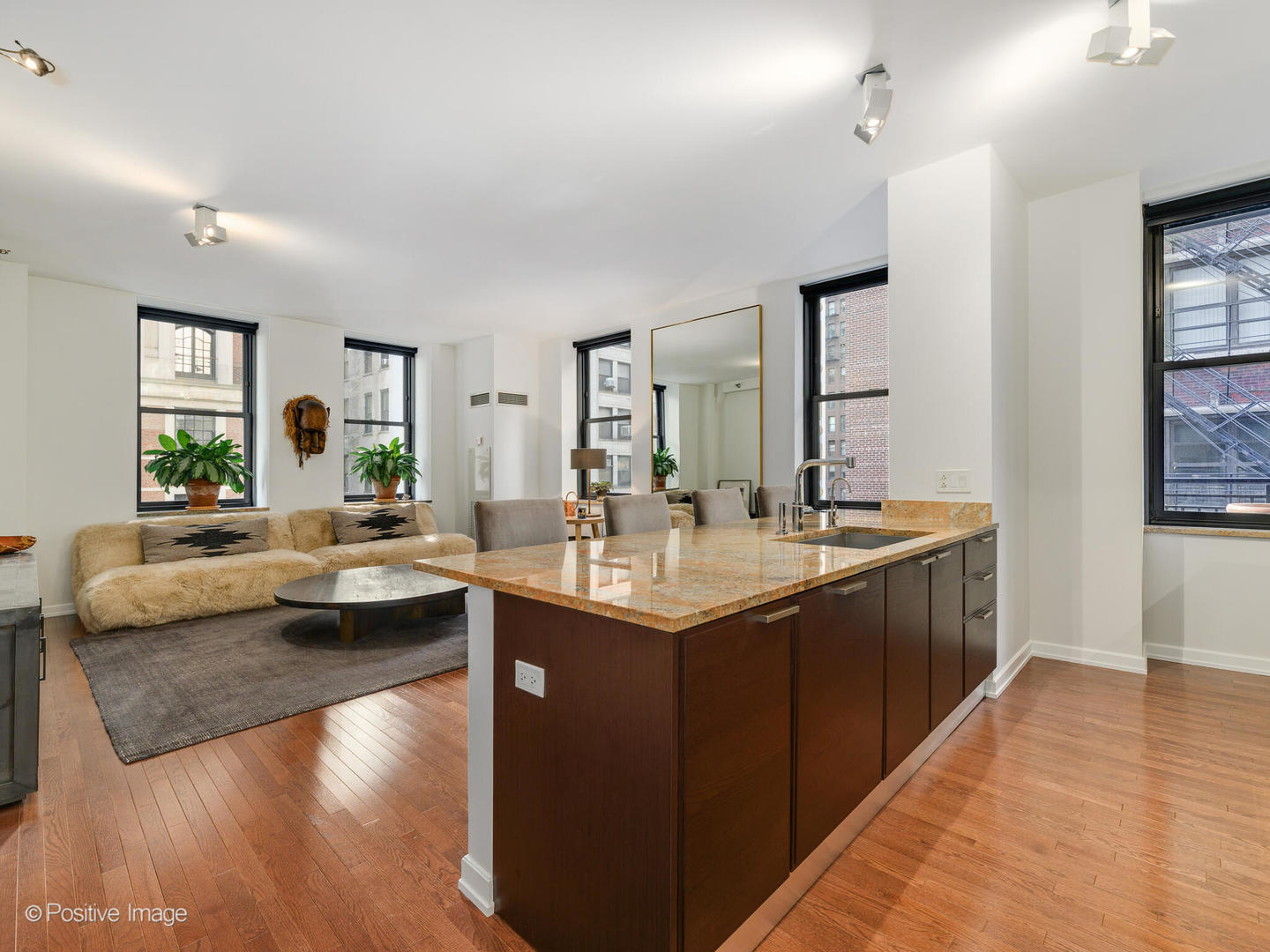 6 N MICHIGAN Avenue Unit: 711