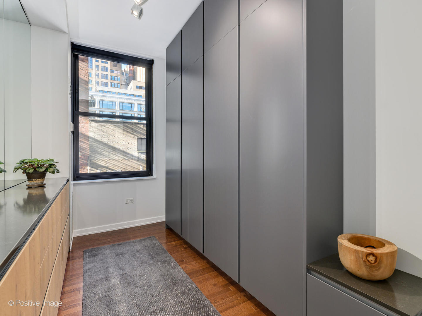 6 N MICHIGAN Avenue Unit: 711