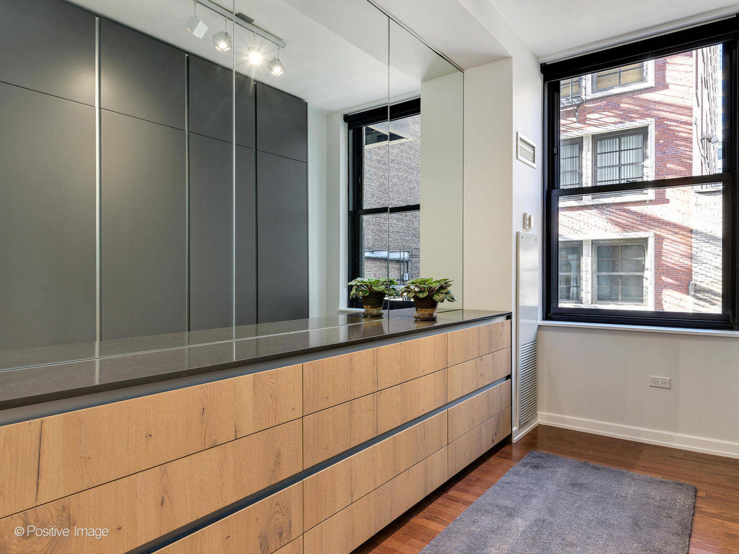 6 N MICHIGAN Avenue Unit: 711