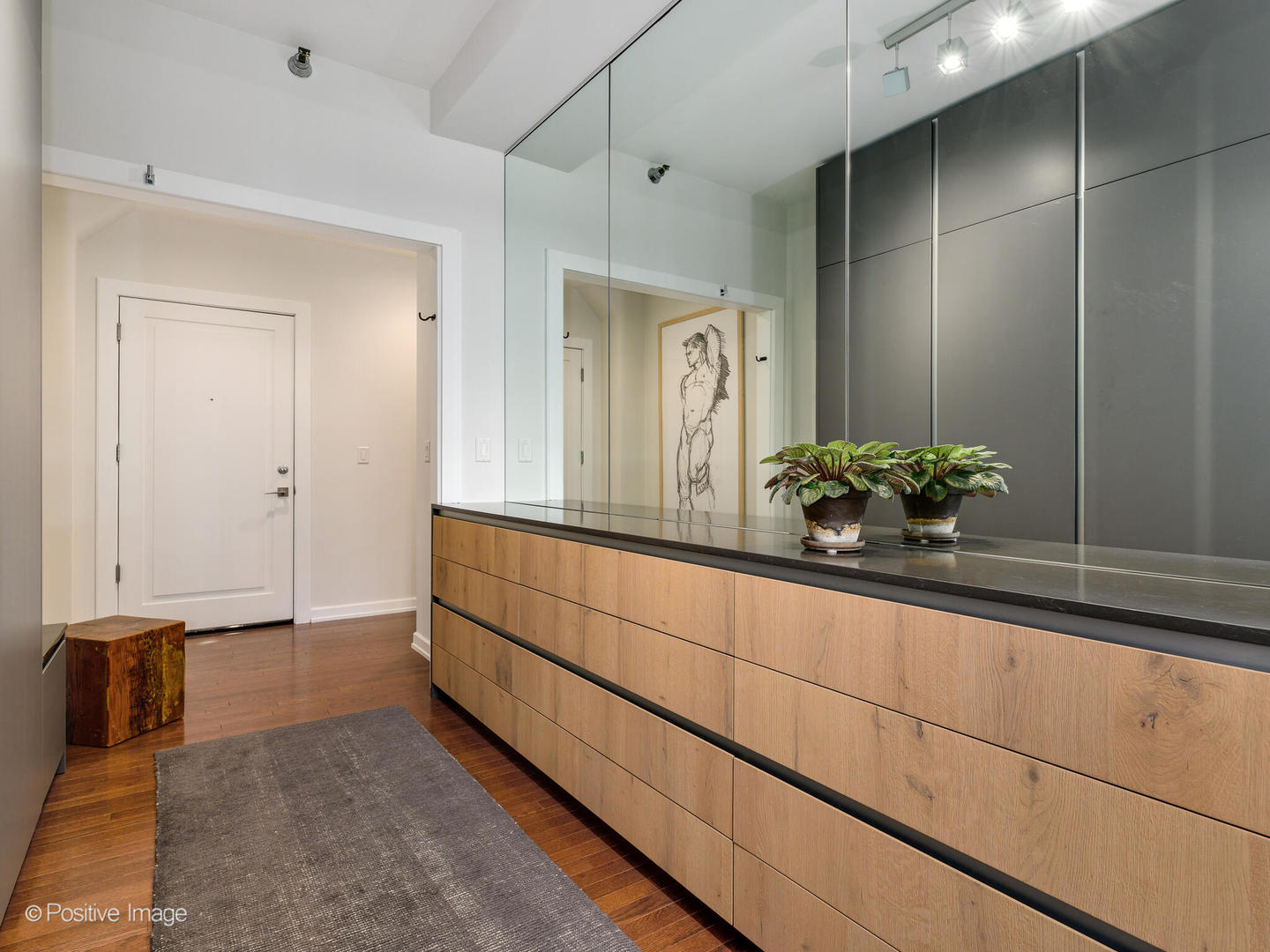 6 N MICHIGAN Avenue Unit: 711