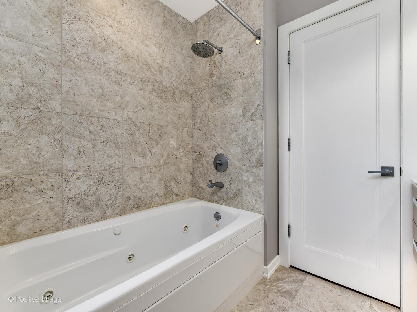 6 N MICHIGAN Avenue Unit: 711