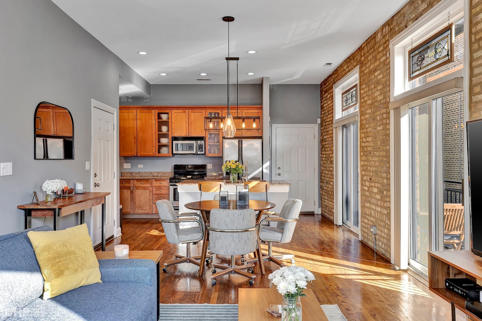 1315 N Bosworth Avenue Unit: 4