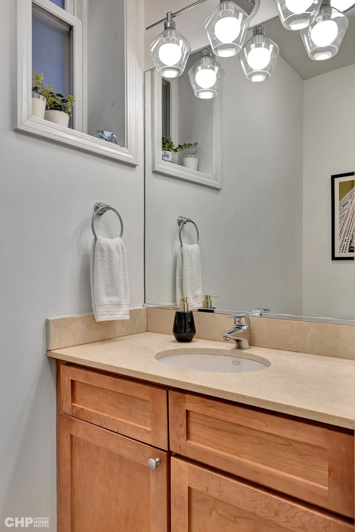 1315 N Bosworth Avenue Unit: 4