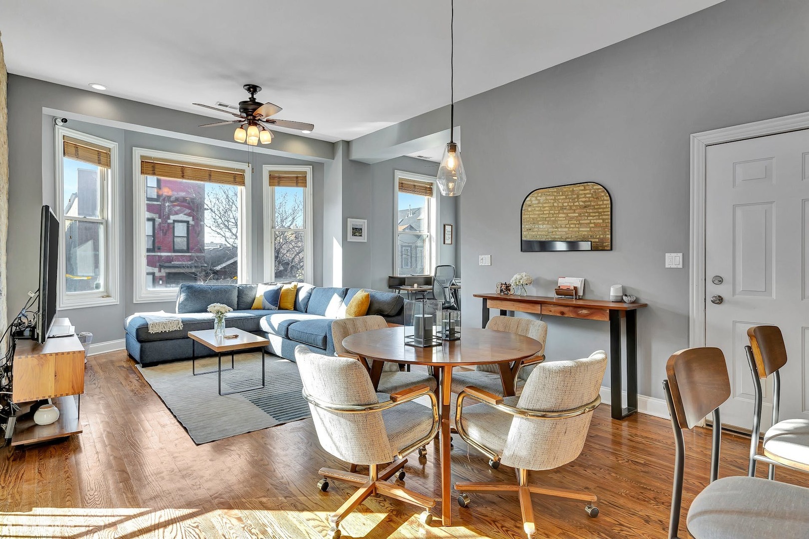 1315 N Bosworth Avenue Unit: 4