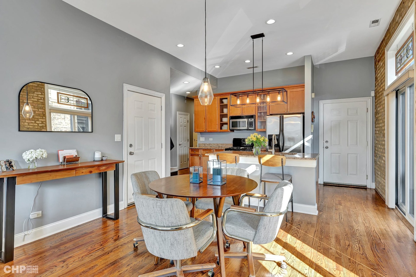 1315 N Bosworth Avenue Unit: 4