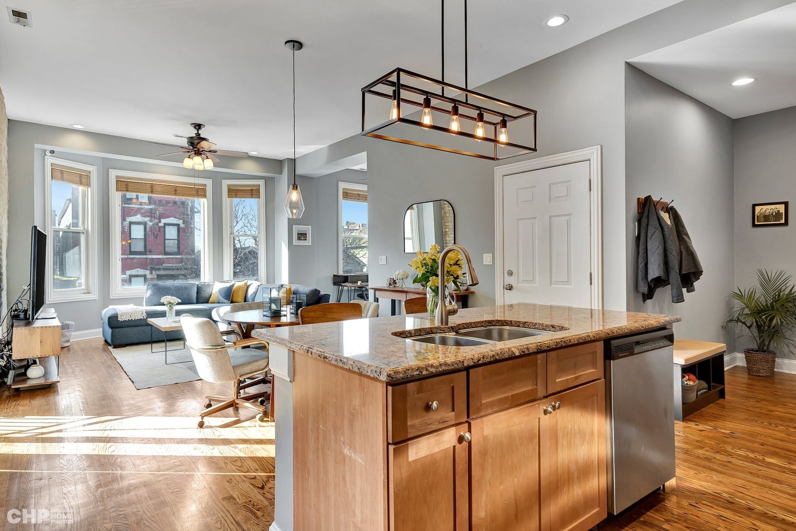 1315 N Bosworth Avenue Unit: 4