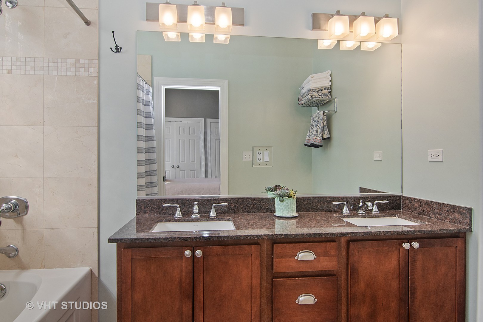 1846 W ARMITAGE Avenue Unit: 2E