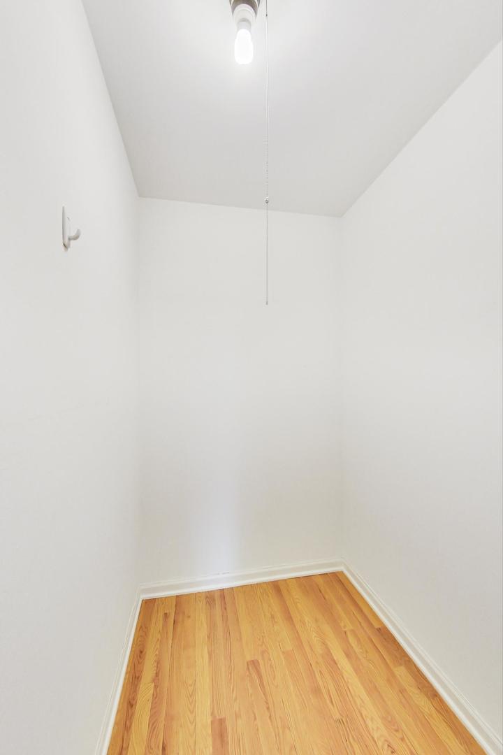 525 W Hawthorne Place Unit: 404