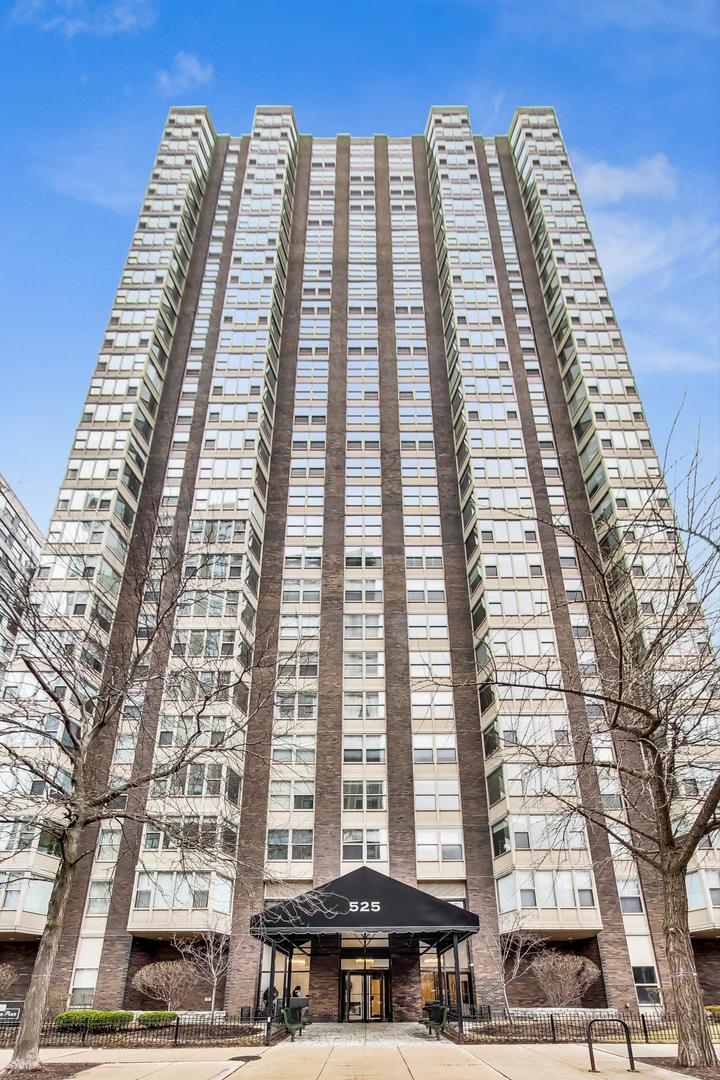 525 W Hawthorne Place Unit: 404