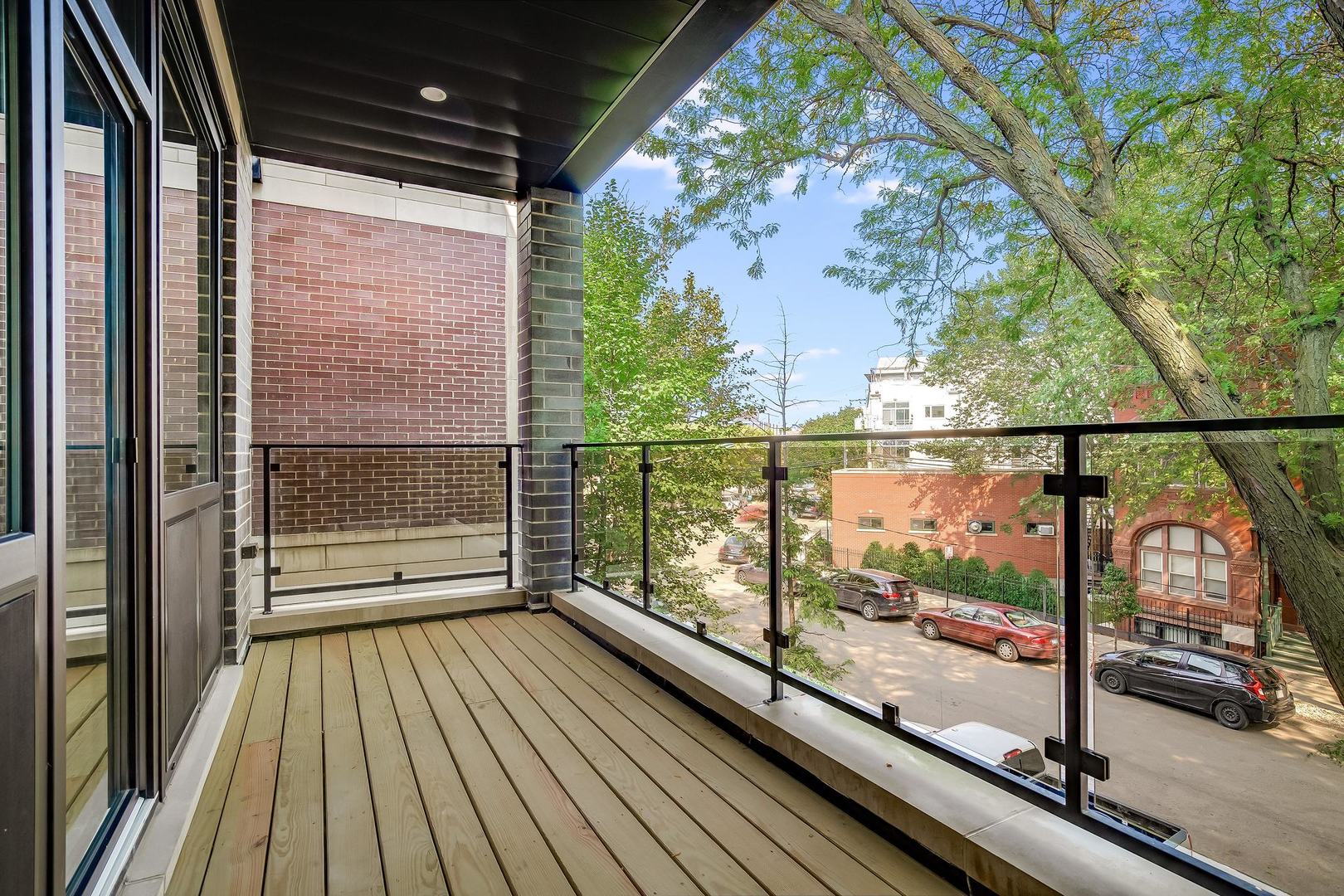 1528 N Elk Grove Avenue Unit: 2