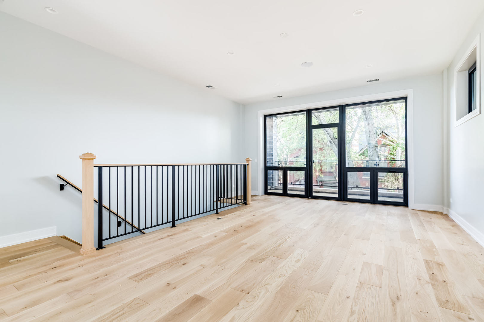 1528 N Elk Grove Avenue Unit: 2