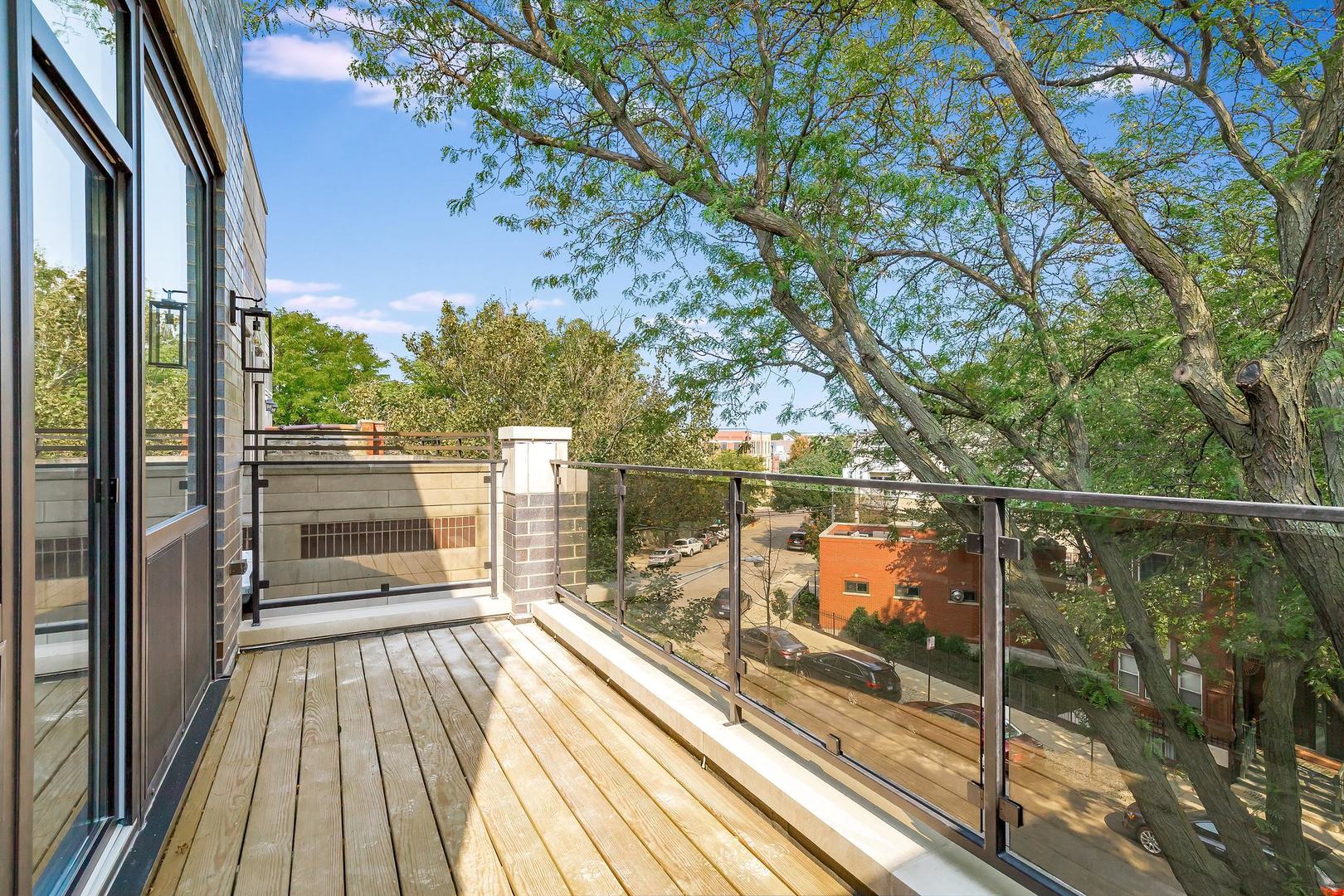 1528 N Elk Grove Avenue Unit: 2