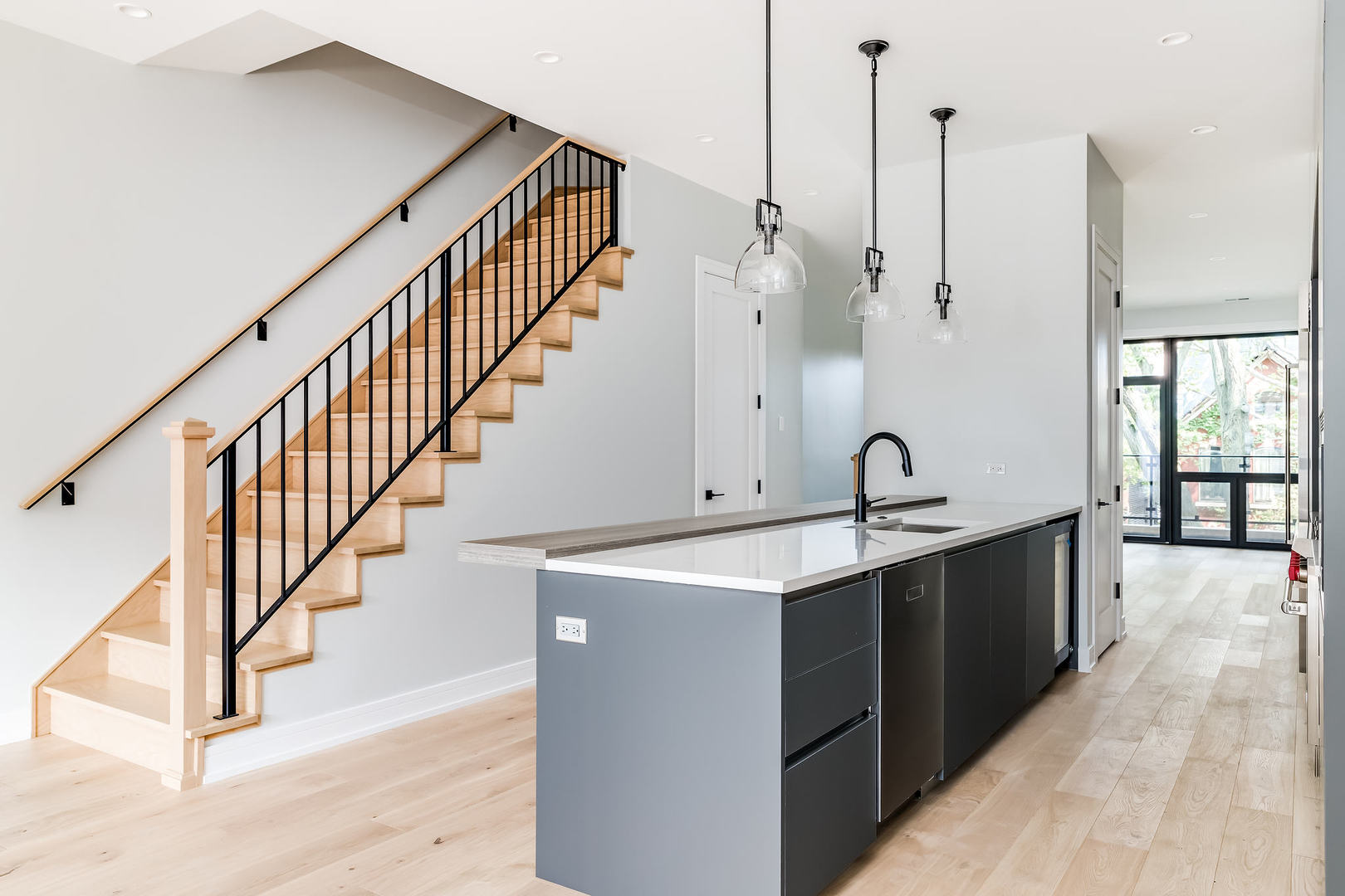 1528 N Elk Grove Avenue Unit: 2
