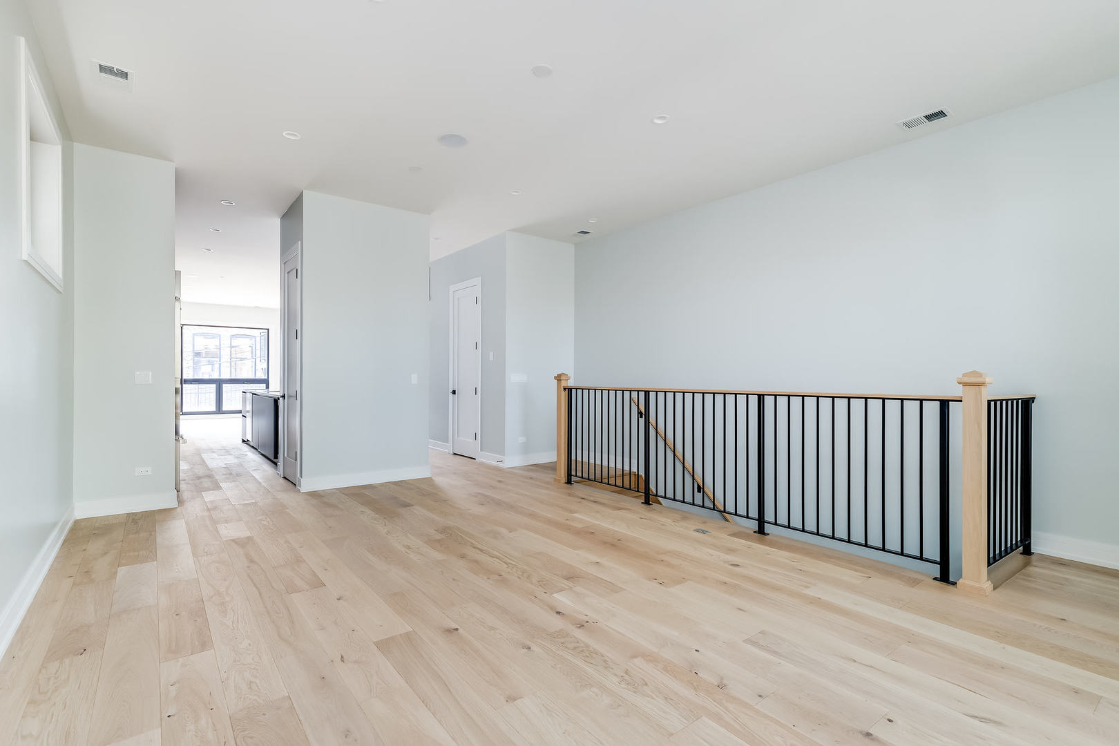 1528 N Elk Grove Avenue Unit: 2