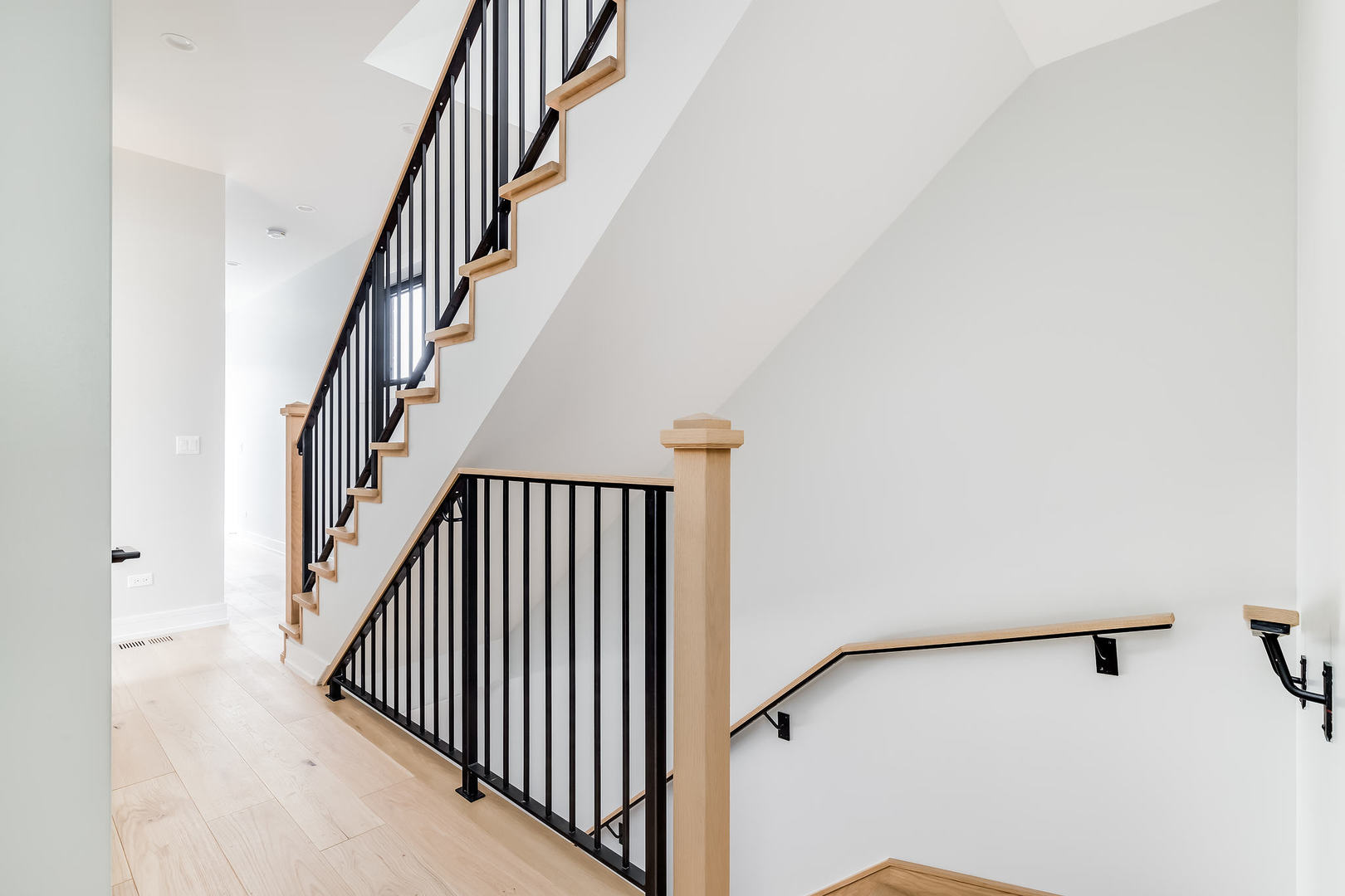1528 N Elk Grove Avenue Unit: 2