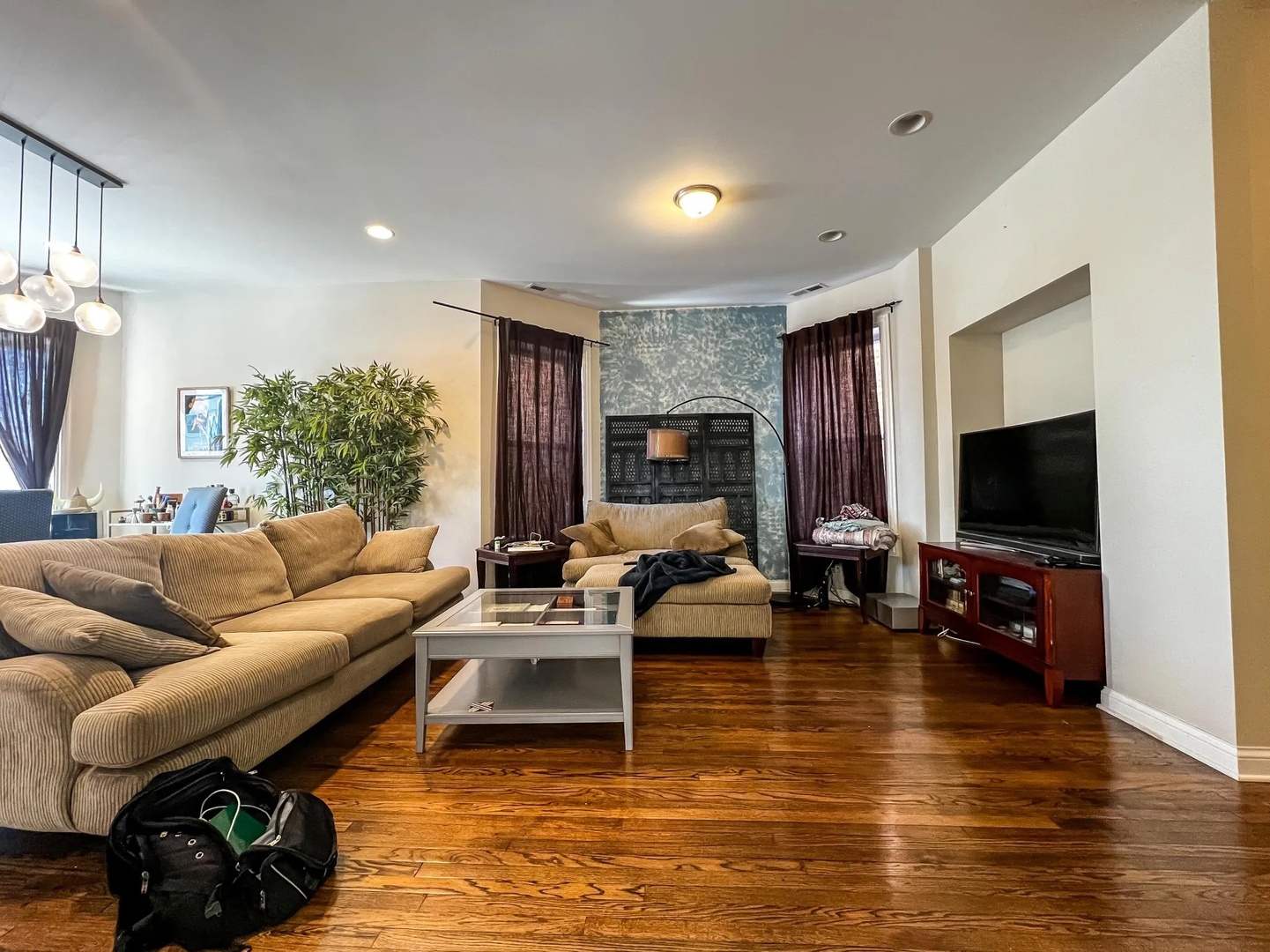 2742 N Albany Avenue Unit: 2