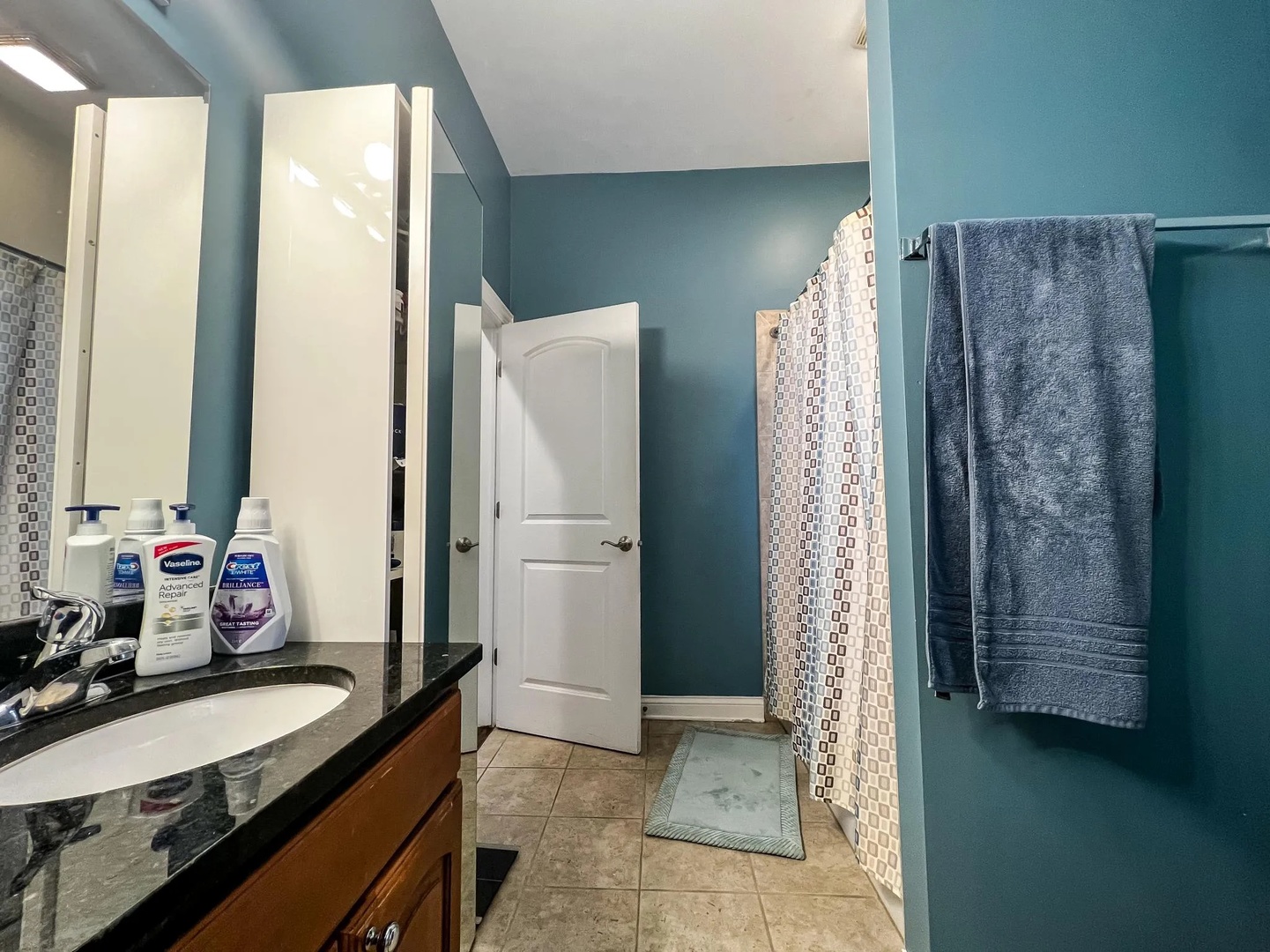 2742 N Albany Avenue Unit: 2