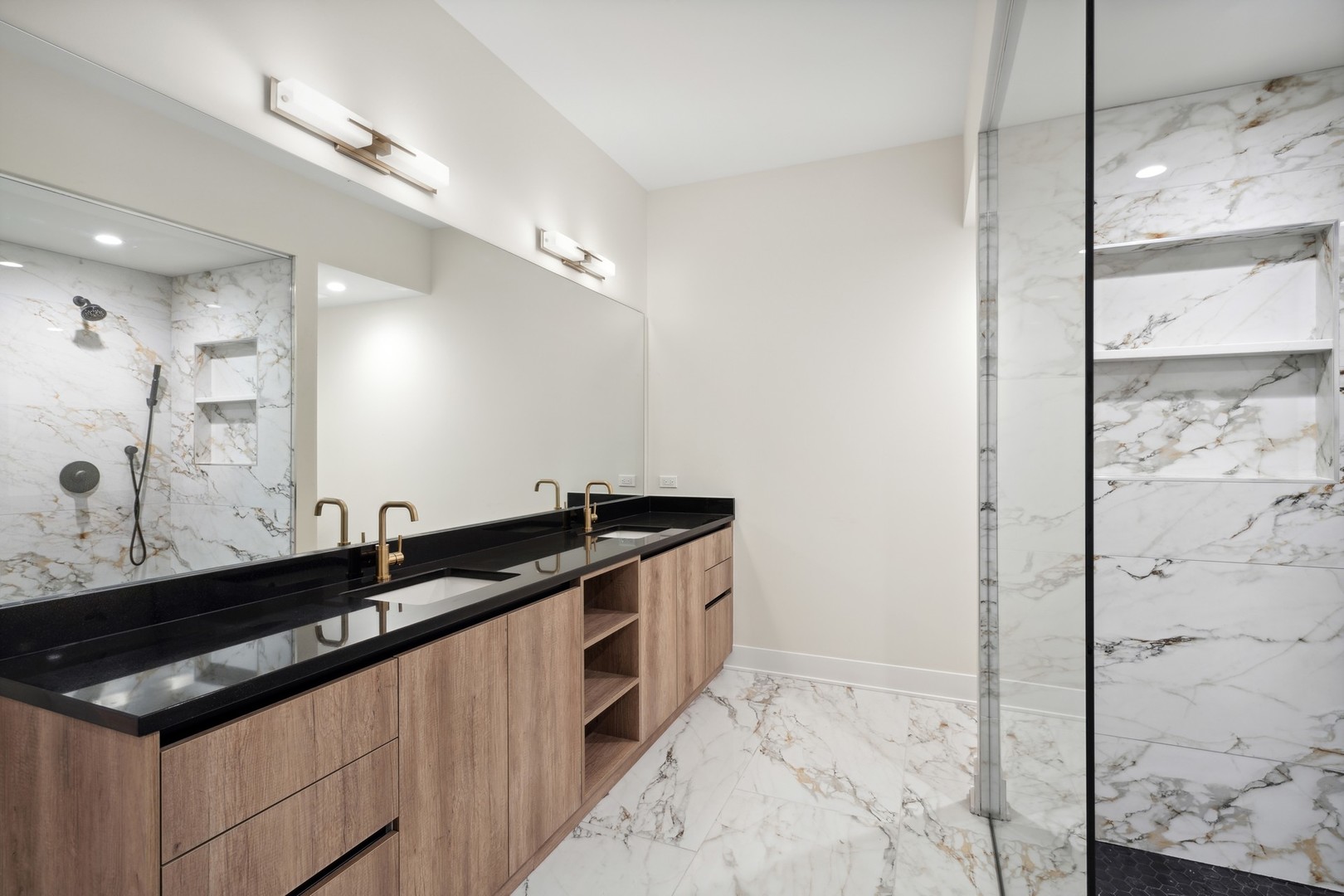 232 S Green Street Unit: 3S