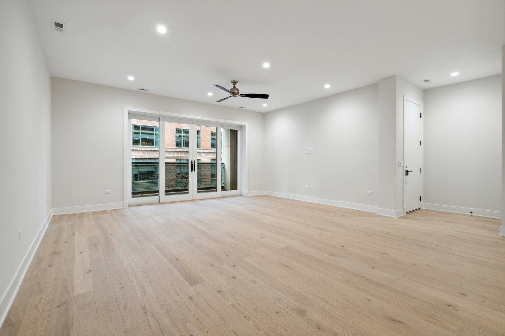 232 S Green Street Unit: 3S